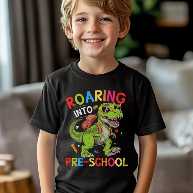 Roaring into Pre-School Dinosaur– First Day of Pre T-Shirt (Von Creator hochgeladen)