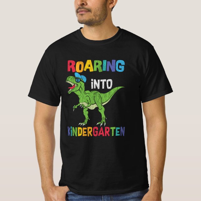 Roaring Kindergarten Back School T rex Dinosaurier T-Shirt (Vorderseite)