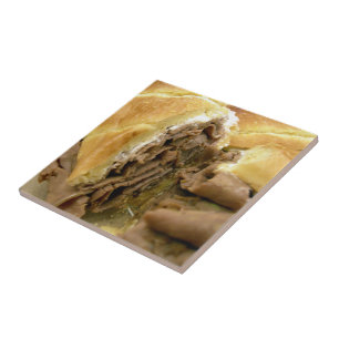 Roastbeef Sandwich mit cremigem Ziegenkäse Fliese