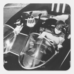 Robin und Batman im Batmobil Quadratischer Aufkleber