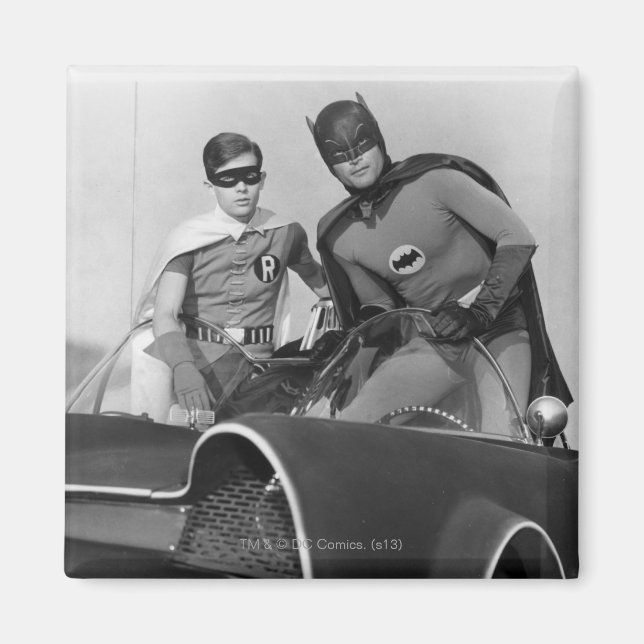 Robin und Batman stehen im Batmobil Magnet (Vorne)