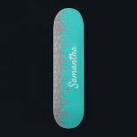 Robin's Egg Blue Silver Glitzer Tropfen Skateboard<br><div class="desc">Dieses Design kann personalisiert werden, indem Sie die Option Anpassen auswählen, um Text hinzuzufügen oder andere Änderungen vorzunehmen. Wenn dieses Produkt die Möglichkeit hat, das Design auf einen anderen Gegenstand zu übertragen, stellen Sie bitte sicher, dass das Design bei Bedarf angepasst wird. Kontaktieren Sie mich unter colorflowcreations@gmail.com , wenn Sie...</div>