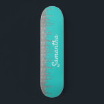 Robin's Egg Blue Silver Glitzer Tropfen Skateboard<br><div class="desc">Dieses Design kann personalisiert werden, indem Sie die Option Anpassen auswählen, um Text hinzuzufügen oder andere Änderungen vorzunehmen. Wenn dieses Produkt die Möglichkeit hat, das Design auf einen anderen Gegenstand zu übertragen, stellen Sie bitte sicher, dass das Design bei Bedarf angepasst wird. Kontaktieren Sie mich unter colorflowcreations@gmail.com , wenn Sie...</div>