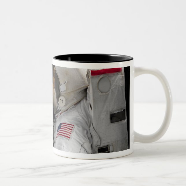 Robonaut 2, ein geschickter humanoider Astronauten Zweifarbige Tasse (Rechts)