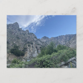 Robuste Bergklippen Grüne Vegetation Blauer Himmel Postkarte
