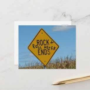 Rock and Roll endet nie, ländliches Schild und Mai Postkarte