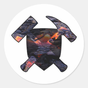 Rock Hammer und Lava Flow Logo des Geologen Runder Aufkleber