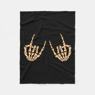 Rock on Halloween Kegelmuster Skeletthand Fleecedecke