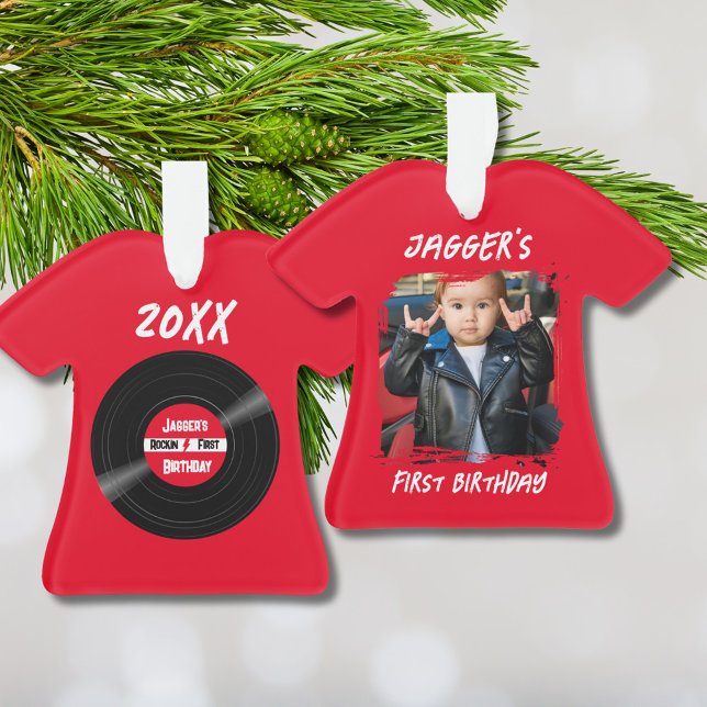 Rock Star Erstgeburt Vinyl Record Roter T - Shirt Ornament (A unique keepsake photo ornament of baby's first birthday. Rock and Roll style concert t-shirt.)