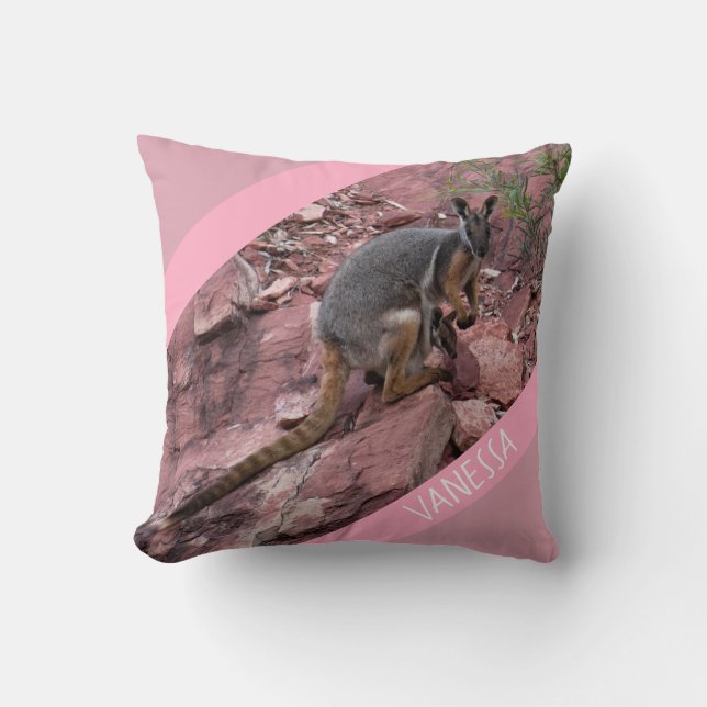 Rock Wallaby and Baby, Pink Accent Girls Kissen (Vorderseite)
