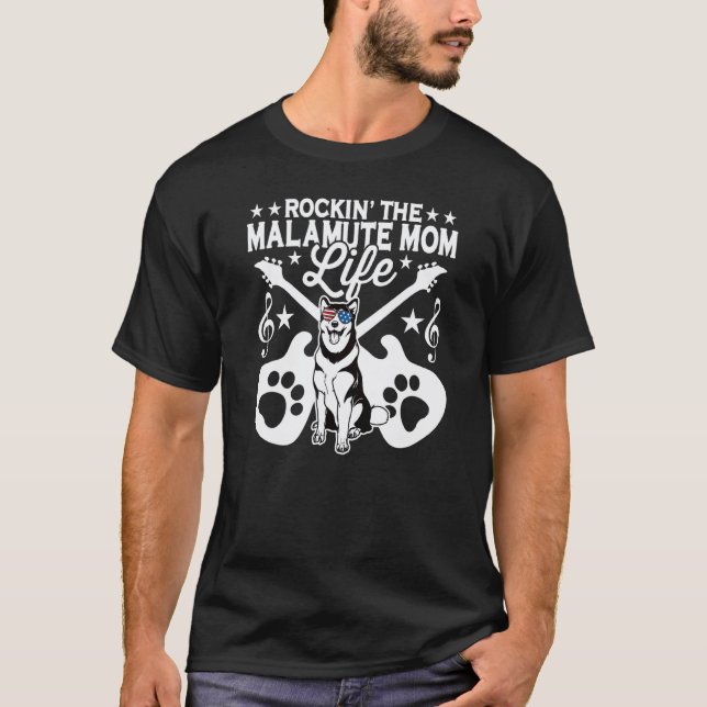 Rockende Alaskan Malamute Mutter Leben Hund Gitarr T-Shirt (Vorderseite)