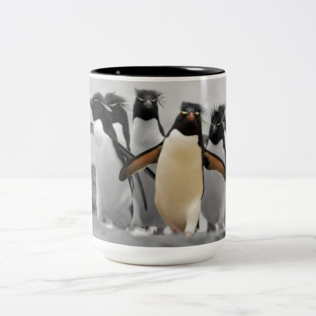 Rockhopper Pinguine Zweifarbige Tasse (Mittel)