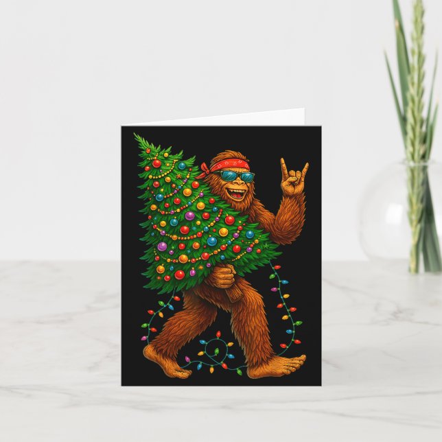 Rockin Christmas Bigfoot Carrying Tree Fun Xmas Ro Karte (Vorderseite)