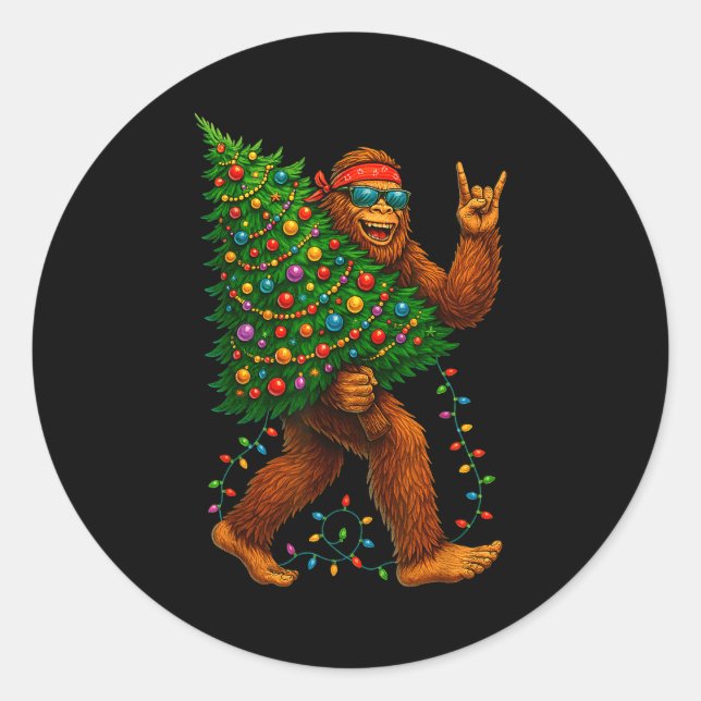 Rockin Christmas Bigfoot Carrying Tree Fun Xmas Ro Runder Aufkleber (Vorderseite)