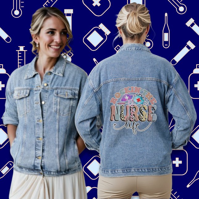 Rockin' The Nurse Life Retro Groovy Denim Jacket Jeansjacke (Rockin' The Nurse Life Trendy Vintage Retro Leopard Print Groovy Font Denim Jacket)