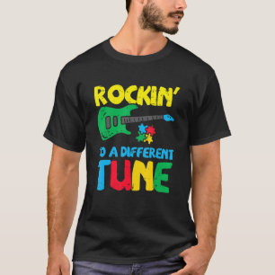 Rockin to Different Tune Guitar Autismus Bewusstse T-Shirt