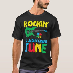 Rockin to Different Tune Guitar Autismus Bewusstse T-Shirt