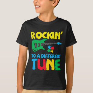 Rockin to Different Tune Guitar Autismus Bewusstse T-Shirt