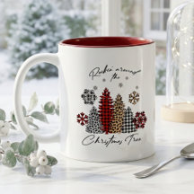 Rockin’-Weihnachtstasse – Karo- und Leopardenbäume