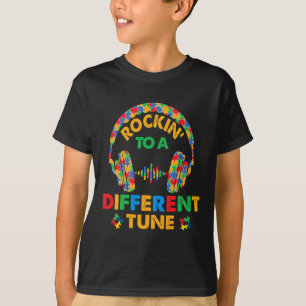 Rockin' zu einem anderen Tune Autistischen Bewusst T-Shirt