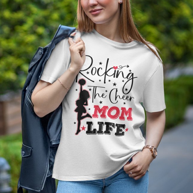Rocking The Cheer Mama Life Funny Cheleading Cool T-Shirt (Von Creator hochgeladen)