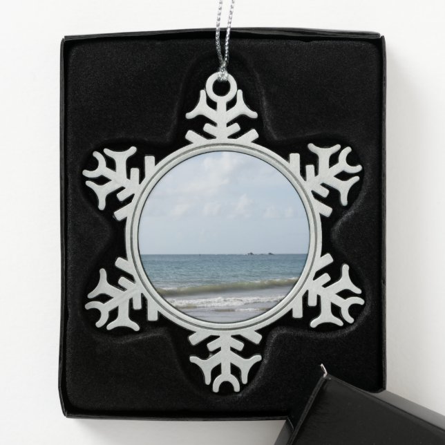 Rockly Bay - Landschaftlicher Strand auf Tobago Schneeflocken Zinn-Ornament (Box)