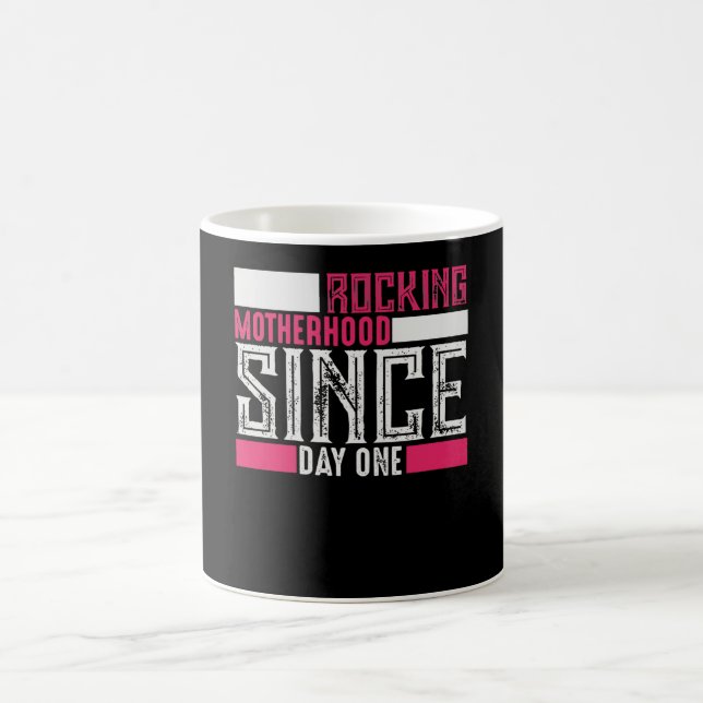 Rockmütterschaft seit dem ersten Tag Kaffeetasse (Mittel)