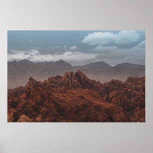 ROCKY BERGE UNTER GRAY SKIES POSTER