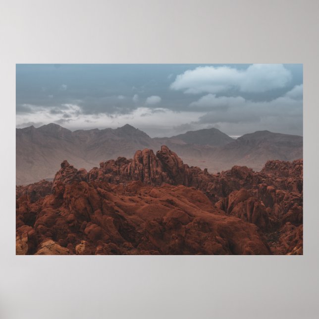 ROCKY BERGE UNTER GRAY SKIES POSTER (Vorne)