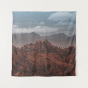 ROCKY BERGE UNTER GRAY SKIES WANDTEPPICH