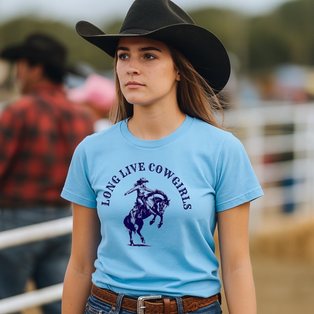 Rodeo Cowgirl auf Pferdevorlage T-Shirt (Von Creator hochgeladen)