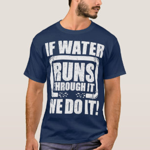 Rohranschluss, wenn Wasser durch das Rohr fließt T-Shirt