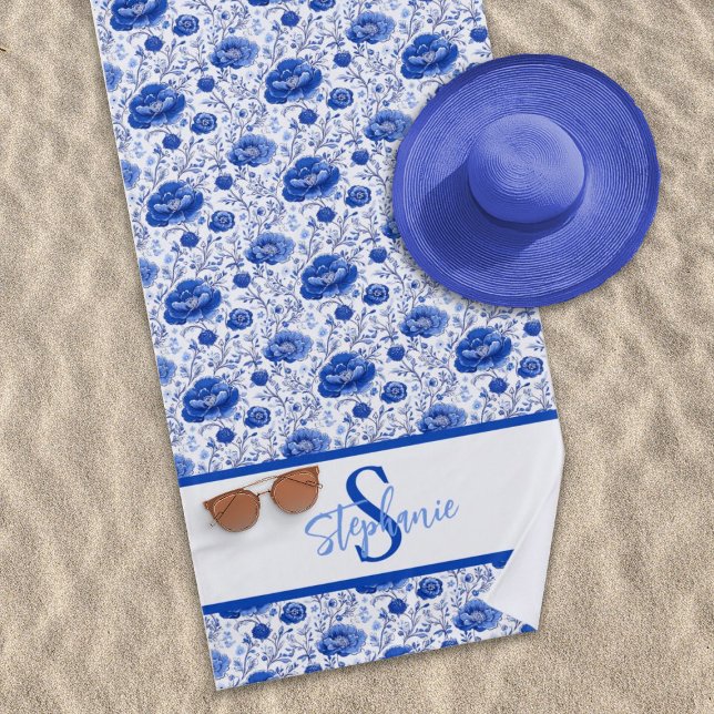 Rokoko Blue Floral Elegance Monogram Name Strandtuch (Von Creator hochgeladen)