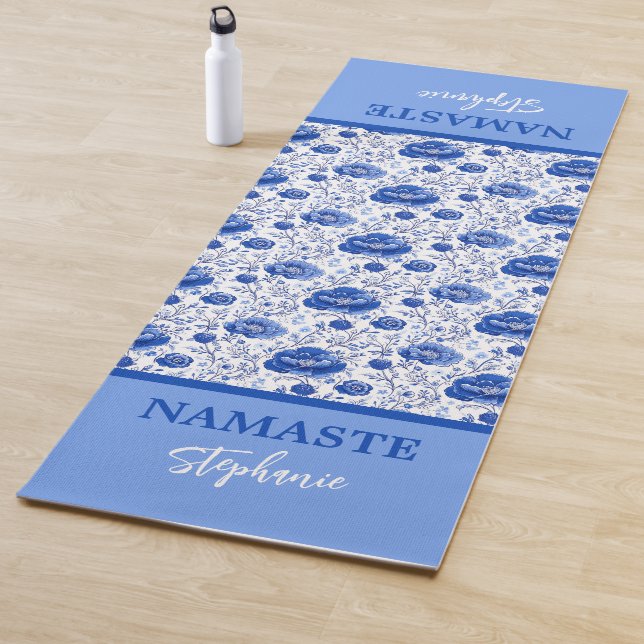 Rokoko Blue Floral Elegance Name Yogamatte (Beispiel)