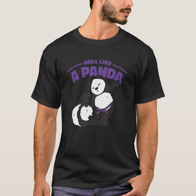 Roll like A Panda Jiu Jitsu Lila Belt Panda T-Shirt (Vorderseite)