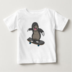 Rolle als Skater mit Skateboard Baby T-shirt