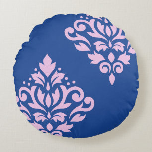 Rollen Damask Art I Pink on Blue Rundes Kissen