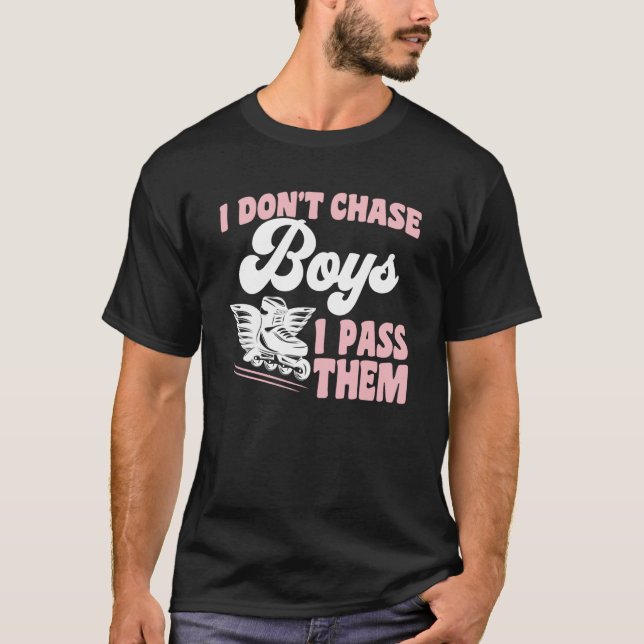 Roller Skating I Don't Chase Boys I Pass Them Roll T-Shirt (Vorderseite)