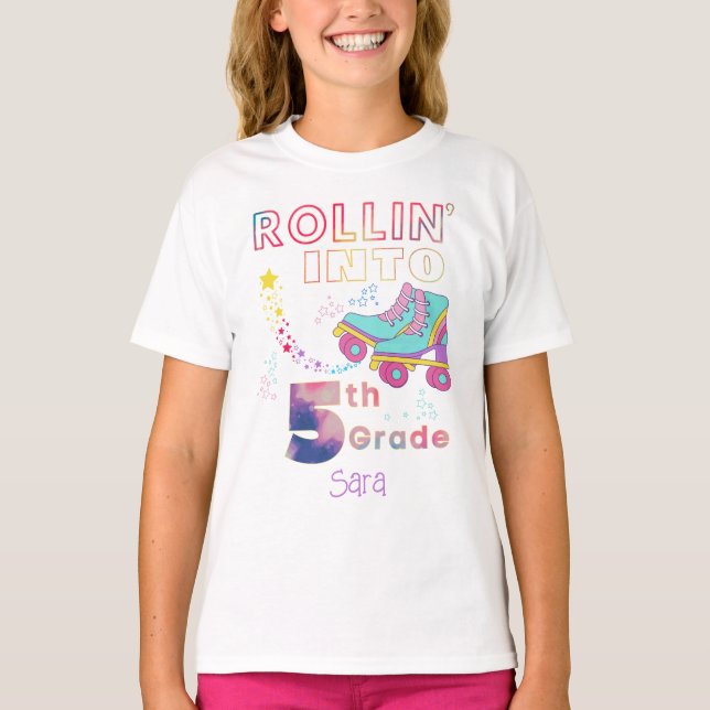 Rollin’ in die fünfte Klasse Girls Niedlich Retro T-Shirt (Vorderseite)