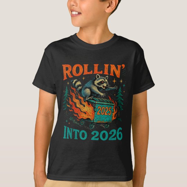 Rollin’ Into 2026 Funny Raccoon Dumpster Fire  T-Shirt (Vorderseite)
