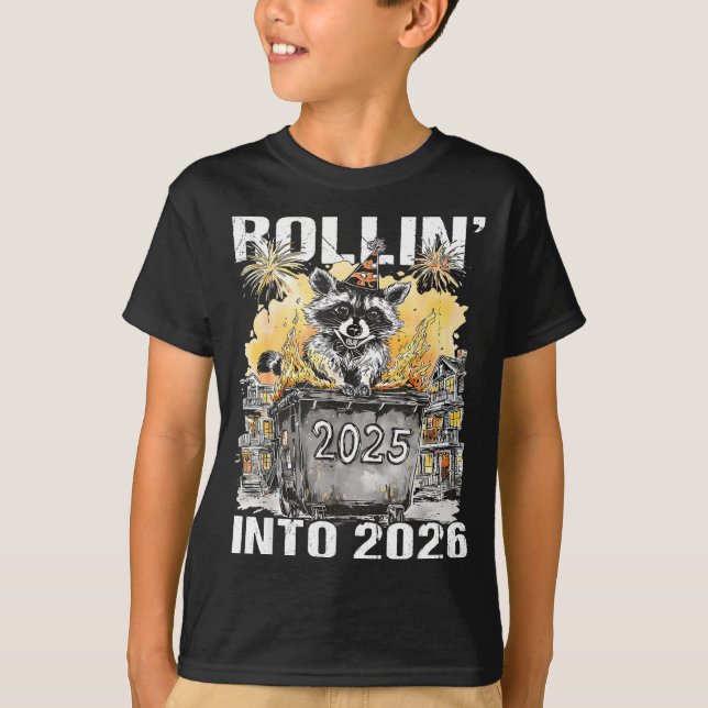 Rolling Into 2026 Trash Racoon Funny New Years Eve T-Shirt (Vorderseite)
