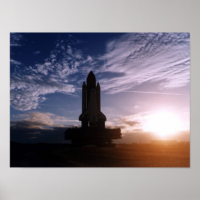 Rollout of Space Shuttle Discovery (STS-82) Poster (Vorne)
