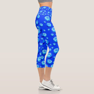 Rollrhythmus: Blaue Rasenbogenmuster in Ölen Capri Leggings