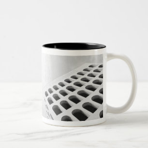 Rom Italien, EUR Palazzo del Lavoro 2 Zweifarbige Tasse