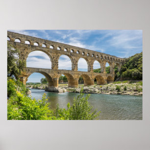 Roman Aqueducto Over River, Frankreich Poster