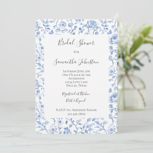 Romantic Blue White Floral Bridal Shower Einladung (Stehend Vorderseite)