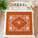 Romantic Burnt Orange Shabby Chic Mr & Mrs Floral Fleecedecke<br><div class="desc">Das Fleecedeckendesign "Mr. & Mrs." besticht durch ein wunderschönes Aquarellwerk mit weißem Blumenrahmen auf einem warmen, orangefarbenen Hintergrund. Der Nachname und das besondere Datum des Paares können leicht angepasst werden. Diese personalisierte Wurfdecke eignet sich hervorragend, um bei kühlen Wetter zu schnuppern und dem Zuhause der Empfänger eine Touch Charme zu...</div>