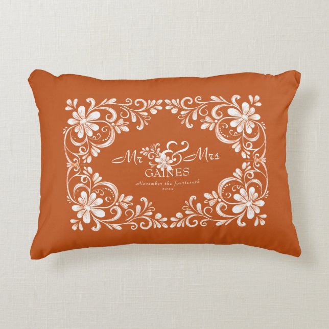 Romantic Burnt Orange Shabby Chic Mr Mrs Wedding Dekokissen (Vorderseite)