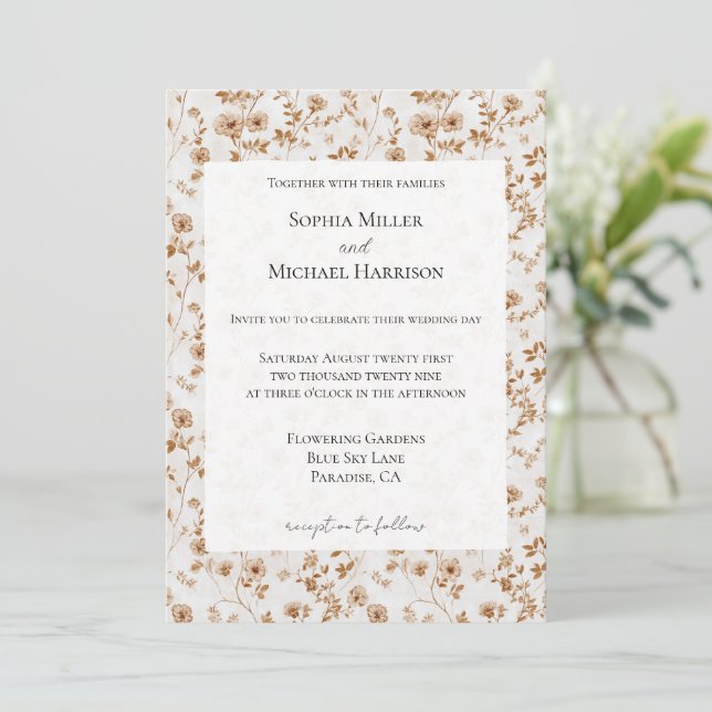 Romantic Cream Brown Floral Wedding Einladung (Stehend Vorderseite)