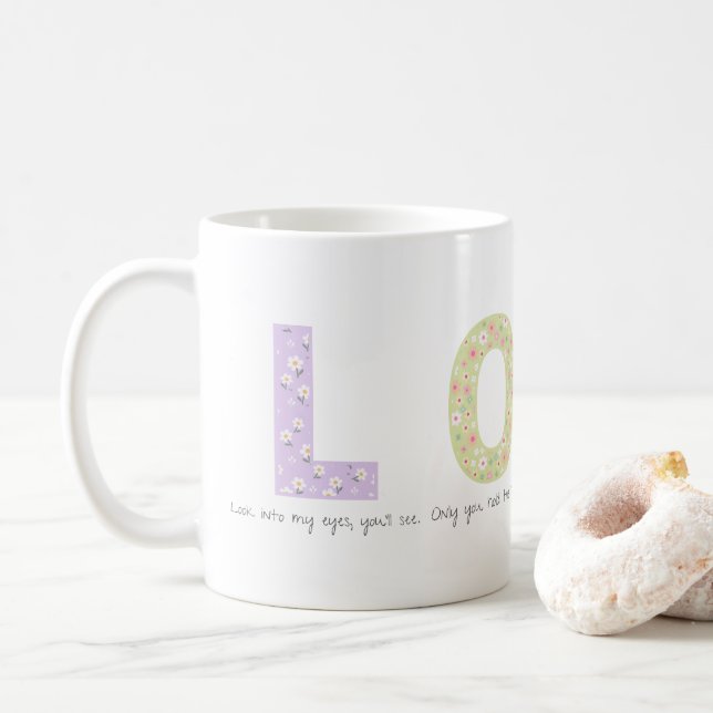 Romantic Floral LOVE Initial Acrostic Design Kaffeetasse (Mit Donut)